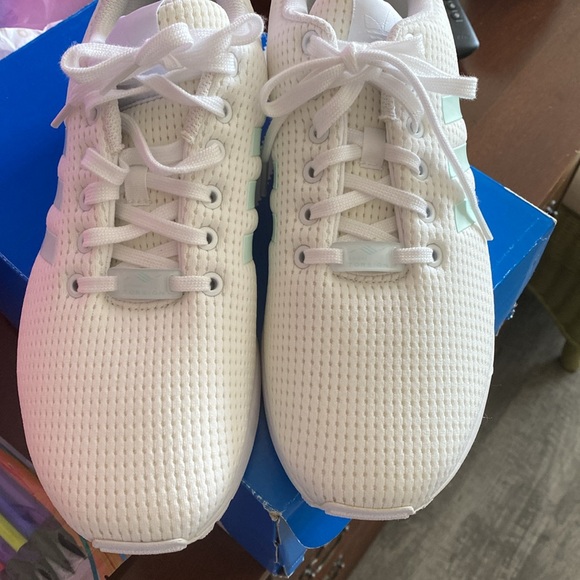 Ladies Adidas Tennis Shoes 9.5 - Picture 7 of 7